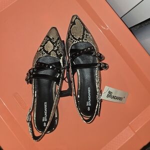 NWT No Boundaries Black and Tan Women's Shoes